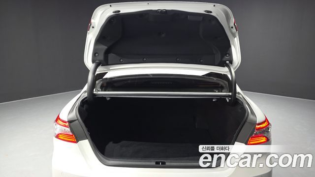 Toyota Camry (XV70) 2.5 XLE Hybrid 2019 — фото 20