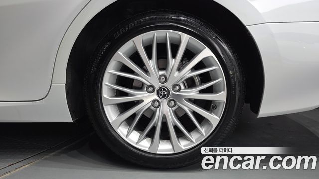 Toyota Camry (XV70) 2.5 XLE Hybrid 2019 — фото 21
