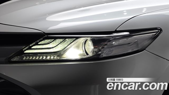 Toyota Camry (XV70) 2.5 XLE Hybrid 2019 — фото 22
