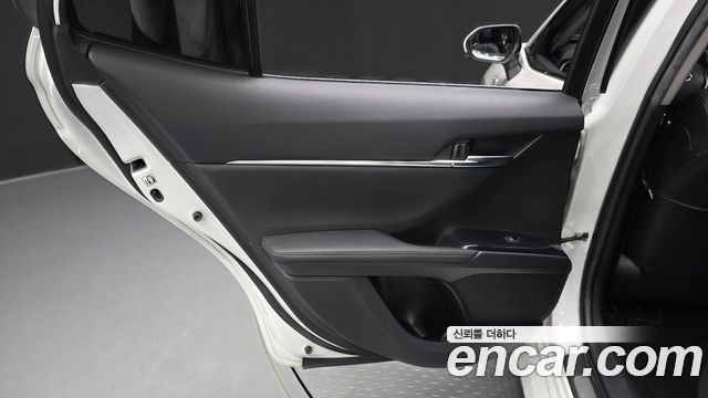 Toyota Camry (XV70) 2.5 XLE Hybrid 2019 — фото 25