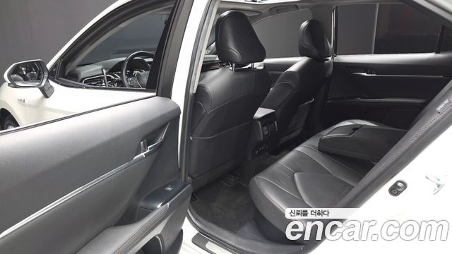 Toyota Camry (XV70) 2.5 XLE Hybrid 2019 — фото 26