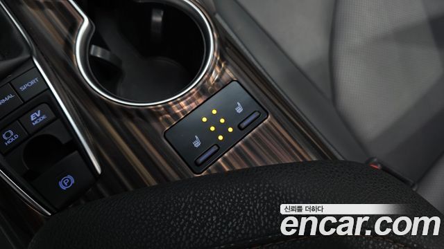 Toyota Camry (XV70) 2.5 XLE Hybrid 2019 — фото 32
