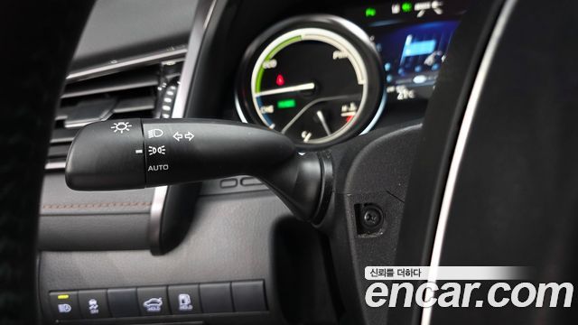 Toyota Camry (XV70) 2.5 XLE Hybrid 2019 — фото 34