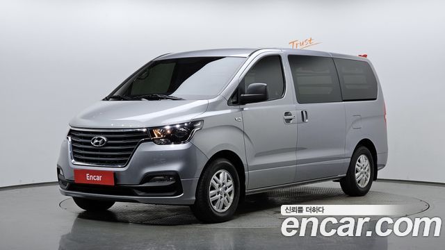 Hyundai Grand Starex Van 3-Seater Smart