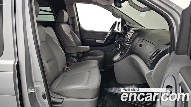 Hyundai Grand Starex Van 3-Seater Smart 2021 — фото 11