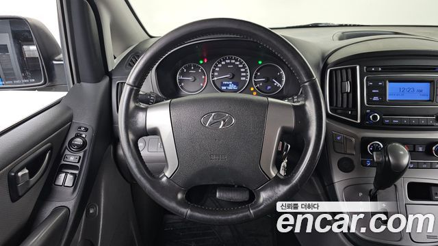 Hyundai Grand Starex Van 3-Seater Smart 2021 — фото 14