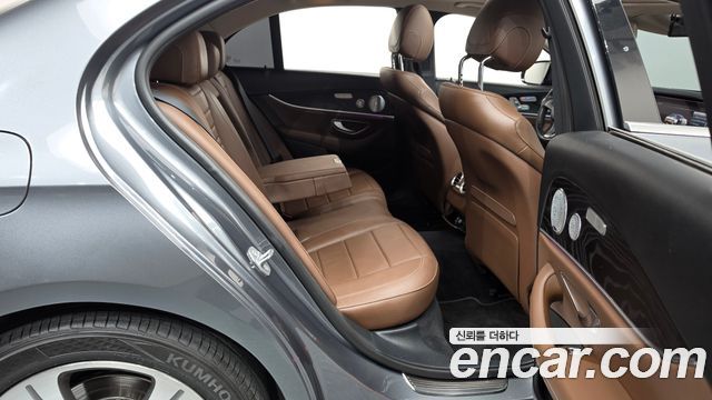 Mercedes-Benz E-Class (W213) E300 Avantgarde 2018 — фото 12