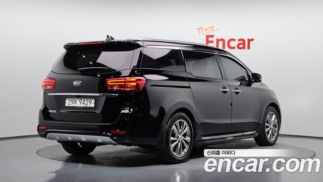 Kia Carnival 9-Seater Noblesse Special 2019 — фото 2