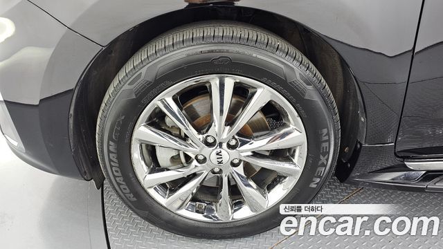 Kia Carnival 9-Seater Noblesse Special 2019 — фото 5