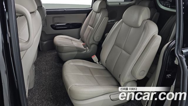 Kia Carnival 9-Seater Noblesse Special 2019 — фото 12