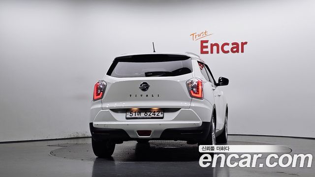 KG Mobility (SsangYong) Tivoli LX 2WD DLX 2015 — фото 4