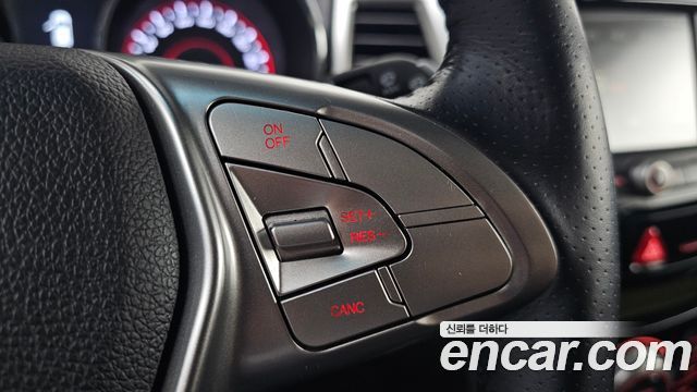 KG Mobility (SsangYong) Tivoli LX 2WD DLX 2015 — фото 13