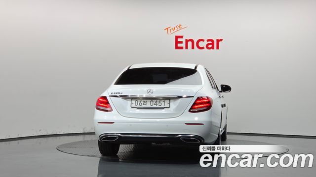 Mercedes-Benz E-Class (W213) E220d Avantgarde 2017 — фото 4