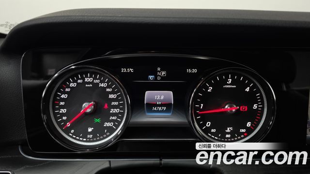 Mercedes-Benz E-Class (W213) E220d Avantgarde 2017 — фото 8