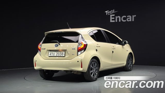 Toyota Prius C 1.5 2019 — фото 2