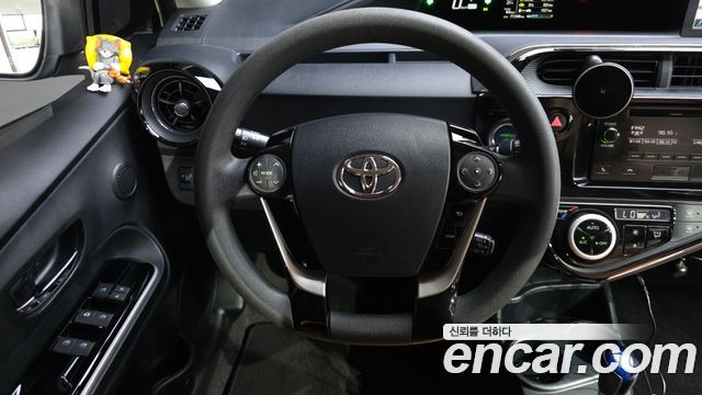 Toyota Prius C 1.5 2019 — фото 13