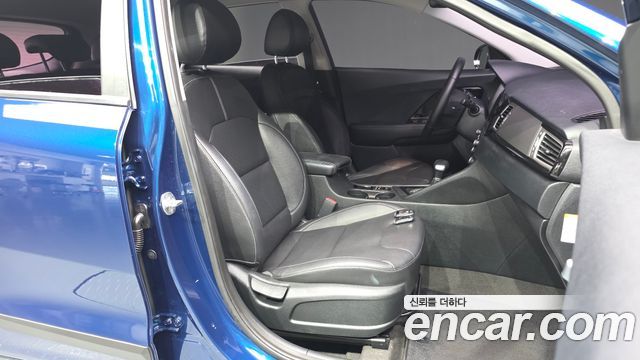 Kia Niro Prestige 2018 — фото 15
