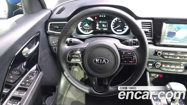 Kia Niro Prestige 2018 — фото 17