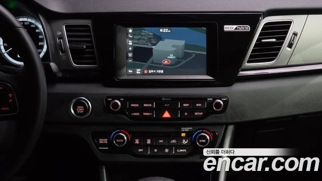 Kia Niro Prestige 2018 — фото 18