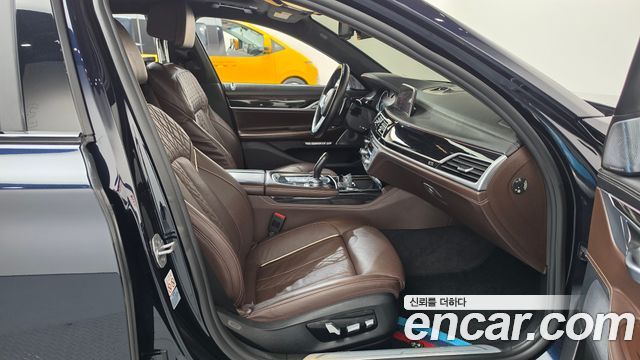BMW 7 Series (G11) M760Li xDrive 2018 — фото 15
