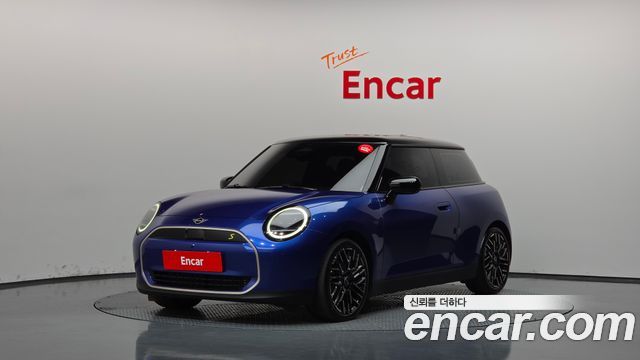 MINI Cooper Electric (IV) SE Favoured 2024 — фото 1