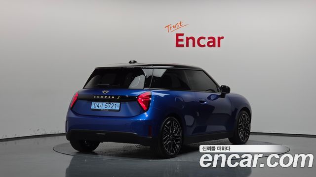 MINI Cooper Electric (IV) SE Favoured 2024 — фото 2
