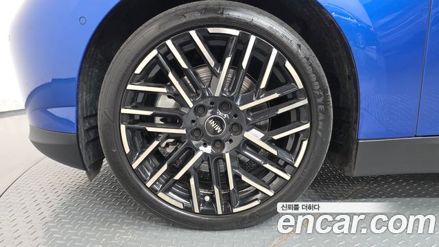 MINI Cooper Electric (IV) SE Favoured 2024 — фото 5