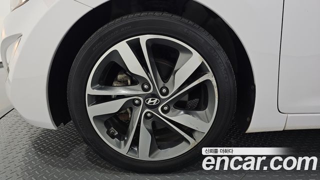 Hyundai Avante 1.6 GDi 10 Million Limited Standard 2015 — фото 5