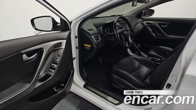 Hyundai Avante 1.6 GDi 10 Million Limited Standard 2015 — фото 11