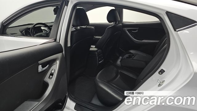 Hyundai Avante 1.6 GDi 10 Million Limited Standard 2015 — фото 12