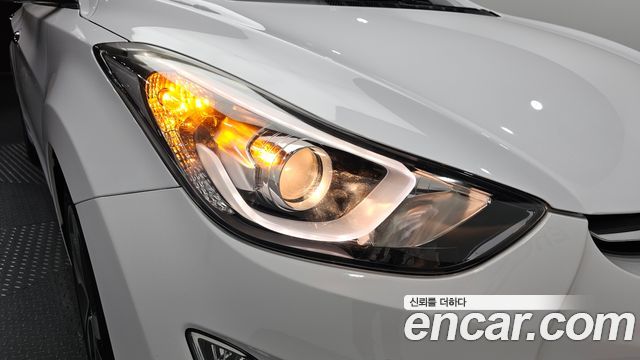 Hyundai Avante 1.6 GDi 10 Million Limited Standard 2015 — фото 22
