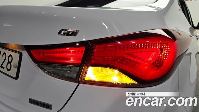 Hyundai Avante 1.6 GDi 10 Million Limited Standard 2015 — фото 23