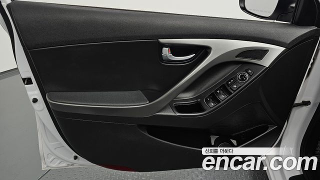 Hyundai Avante 1.6 GDi 10 Million Limited Standard 2015 — фото 24