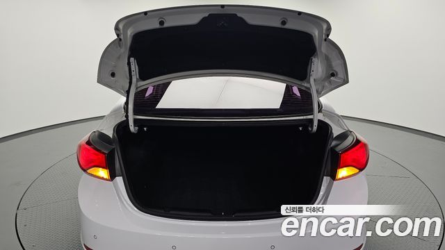 Hyundai Avante 1.6 GDi 10 Million Limited Standard 2015 — фото 27