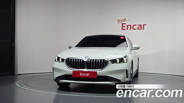 BMW 5 Series (G60) 520i 2024 — фото 3