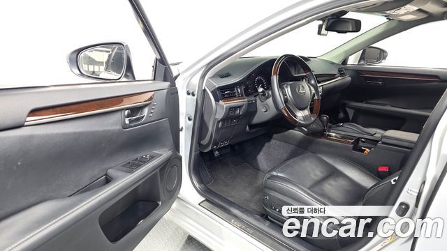 Lexus ES350 Supreme XV60 2014 — фото 10