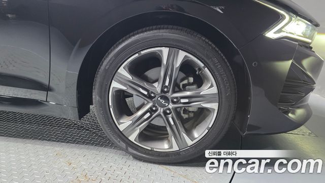 Kia K5 (III) 2.0 Signature 2023 — фото 21
