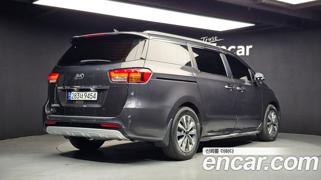 Kia Carnival 9-seater Luxury 2015 — фото 2
