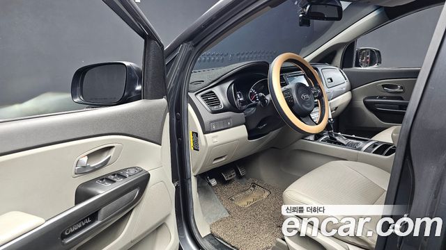 Kia Carnival 9-seater Luxury 2015 — фото 10