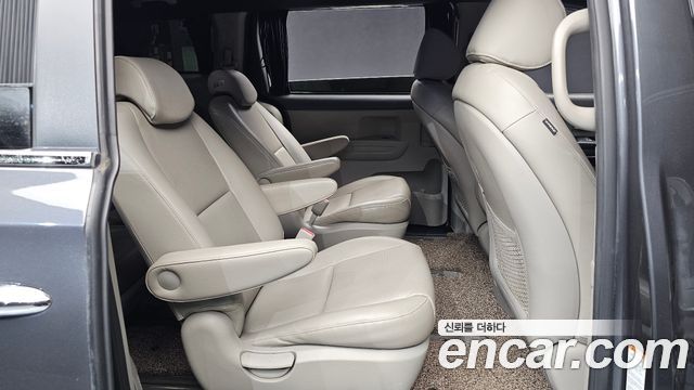 Kia Carnival 9-seater Luxury 2015 — фото 11