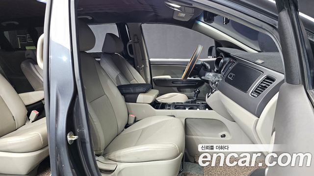 Kia Carnival 9-seater Luxury 2015 — фото 12