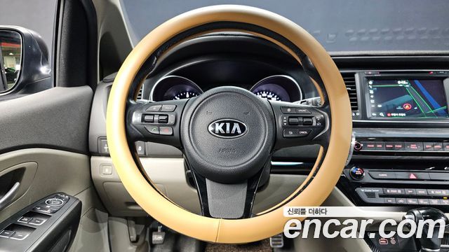 Kia Carnival 9-seater Luxury 2015 — фото 13