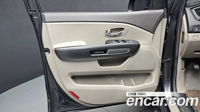 Kia Carnival 9-seater Luxury 2015 — фото 24