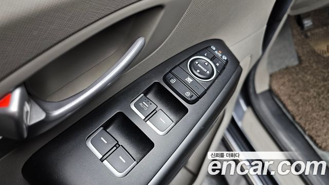 Kia Carnival 9-seater Luxury 2015 — фото 27