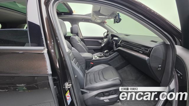 Volkswagen Touareg (III) 3.0 TDI Premium 2020 — фото 10