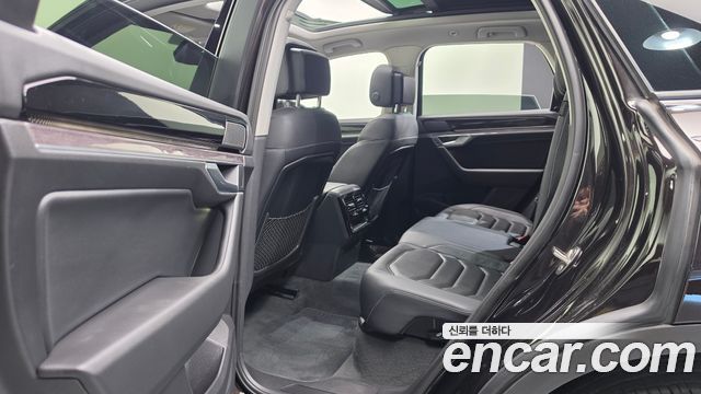 Volkswagen Touareg (III) 3.0 TDI Premium 2020 — фото 17