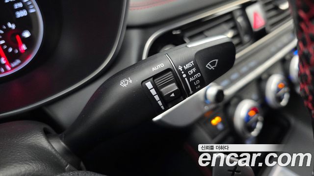 Genesis G70 3.3T Sport Supreme 2018 — фото 27