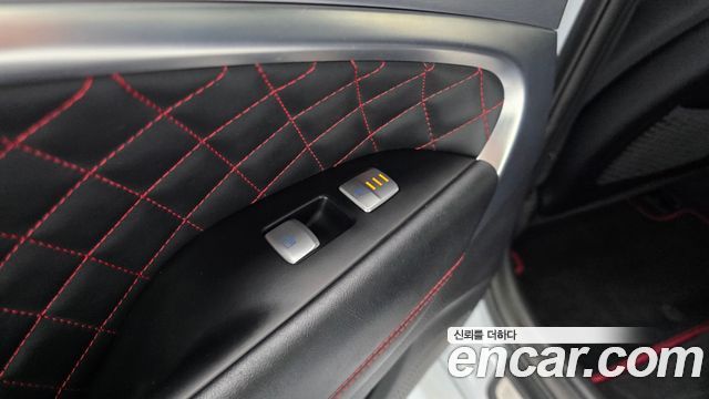 Genesis G70 3.3T Sport Supreme 2018 — фото 29