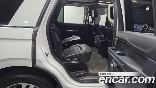 Ford Expedition Platinum 4WD 7Seater 2021 — фото 16