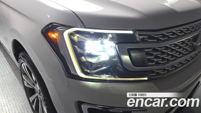 Ford Expedition Platinum 4WD 7Seater 2021 — фото 28